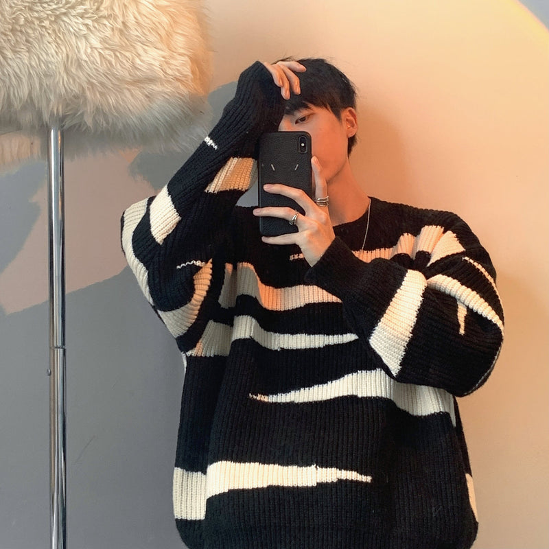 Black And White Contrast Loose Sweater For Men And Women